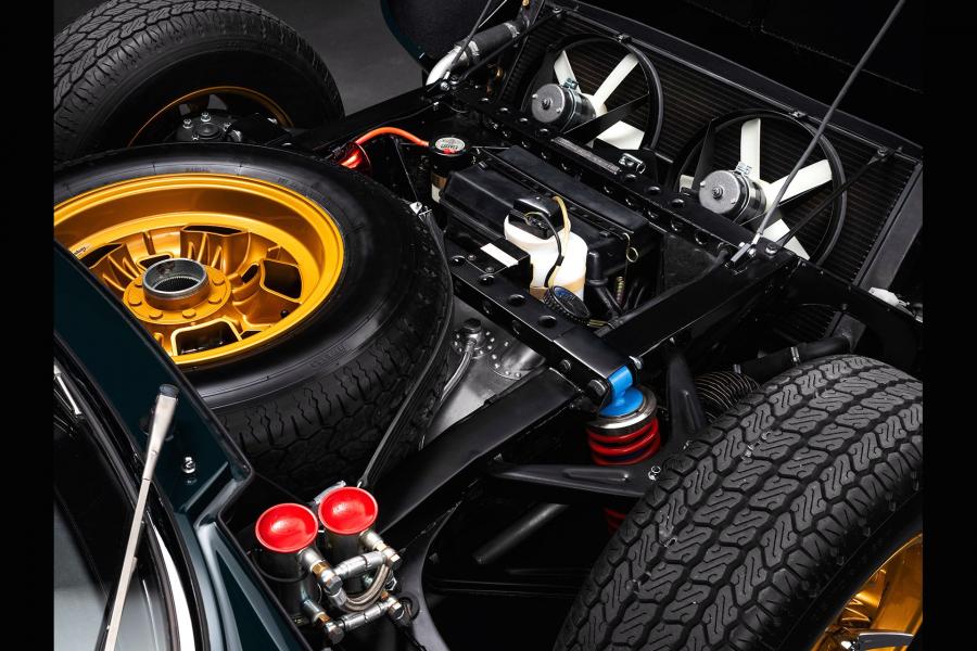 Моторный отсек Lamborghini Miura P400 S Millechiodi (4302) 1968 года  (фото 9 из 10)